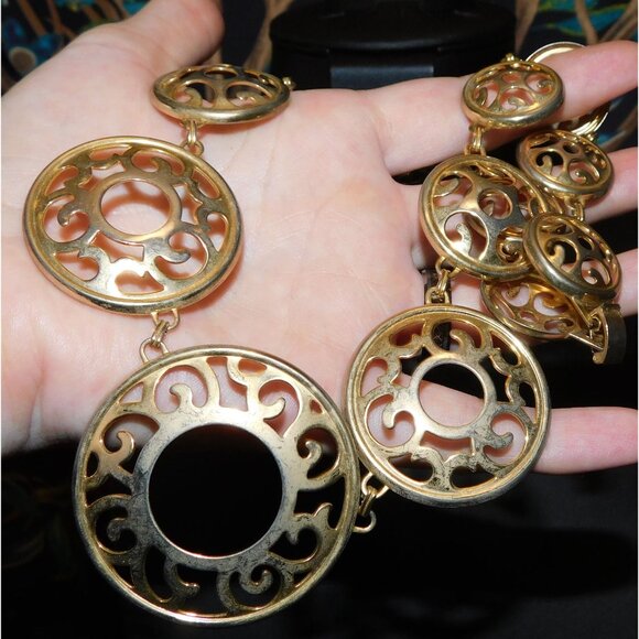 Vintage Filigree Cutout Medallion Gold Tone Necklace - Picture 3 of 3